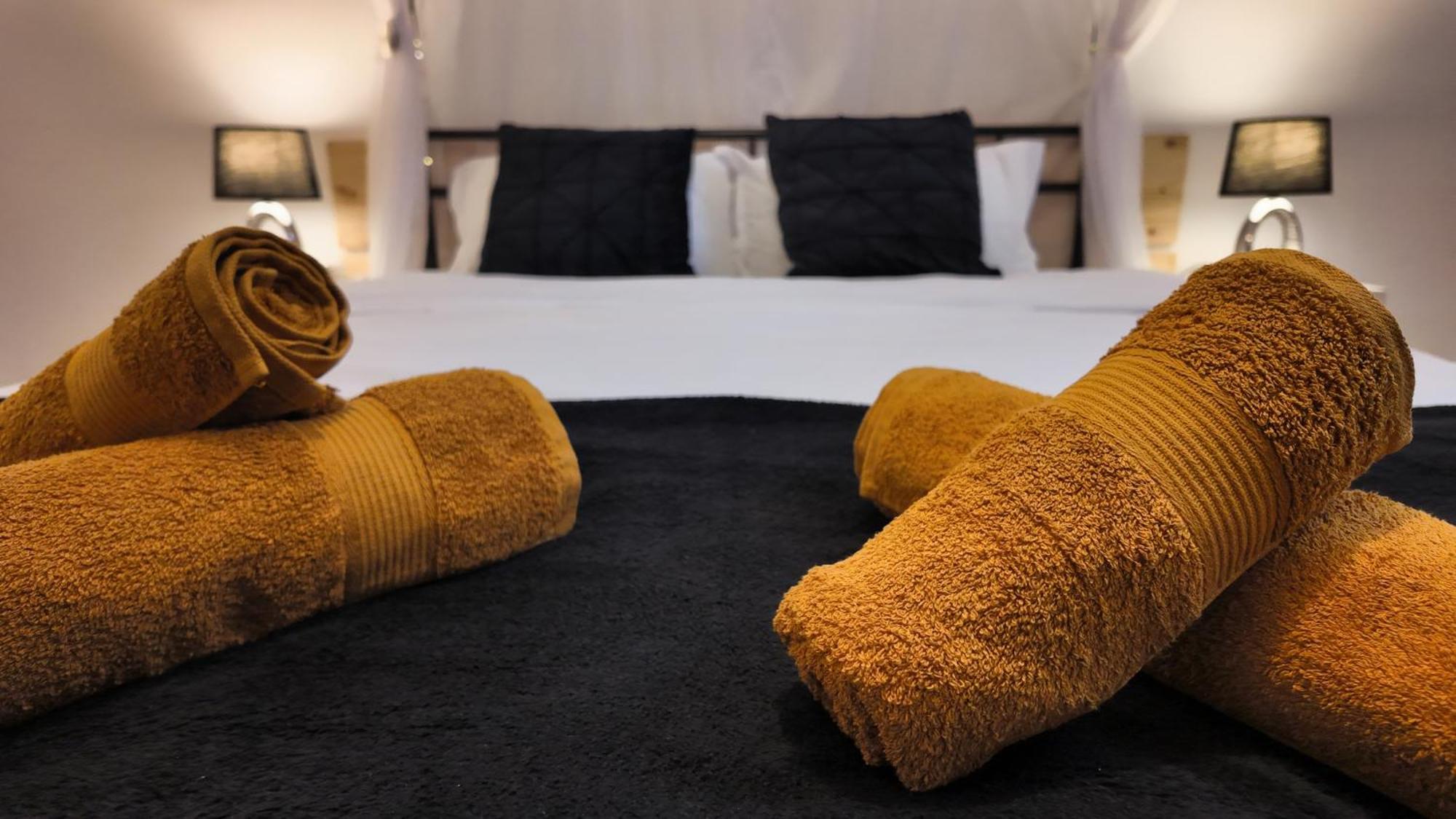 Intimo Oldtown Romantic Apartment Braşov Eksteriør bilde